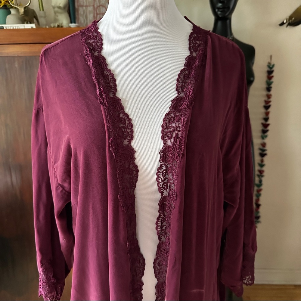 Vintage Victoria's Secret Burgundy Lace-Trim Silk Blend Velvet Robe - Picture 2 of 8
